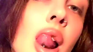 Shut up homemade video in HD of a brunette chick having fun